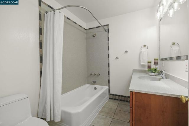 71 Maple Ln, Walnut Creek CA: https://media.crmls.org/mediaz/eafc6052-e3b0-47e7-9836-974e1f29f38c.jpg