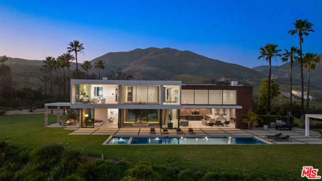 5601 Kanan Dume Road, Malibu CA: https://media.crmls.org/mediaz/eafde4fa-f062-497b-a023-00419a7ddf7e.jpg