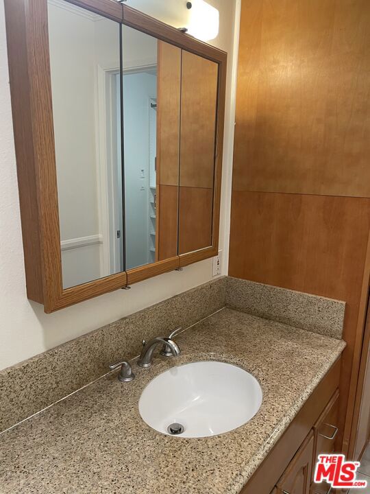9206 Summertime Lane, Culver City CA: https://media.crmls.org/mediaz/eafe3ac8-eea2-433e-809c-017a9c0ca9f8.jpg