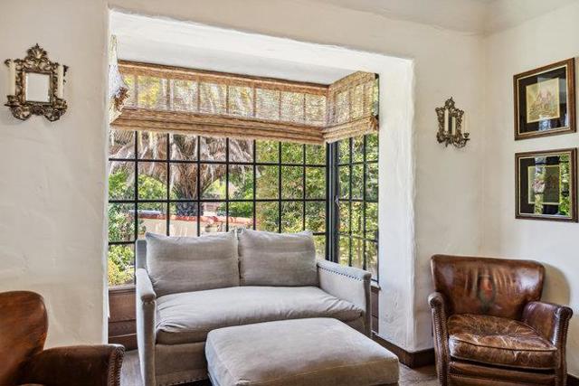 2307 Easton Drive, Burlingame CA: https://media.crmls.org/mediaz/eafe9ae2-ed0e-4fa5-804d-ce7cbe040eac.jpg