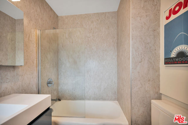 380 Tamarac Drive, Pasadena CA: https://media.crmls.org/mediaz/eaff29cd-6a2a-444f-9752-4627e13d278a.jpg