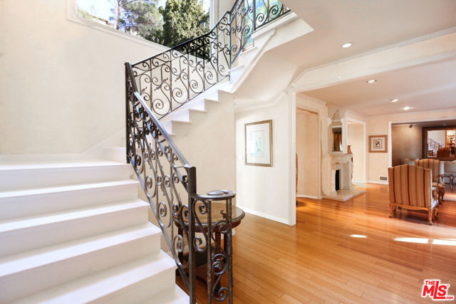 1148 COLDWATER CANYON Drive, Beverly Hills CA: https://media.crmls.org/mediaz/eaffce8d-3dc3-43a7-a3d7-6192fca53fa0.jpg
