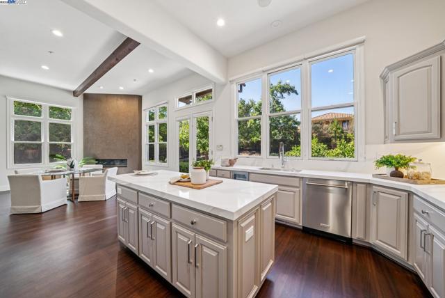 3625 Pontina Ct, Pleasanton CA: https://media.crmls.org/mediaz/eaffee48-4913-4900-8e6d-bce895d5e711.jpg