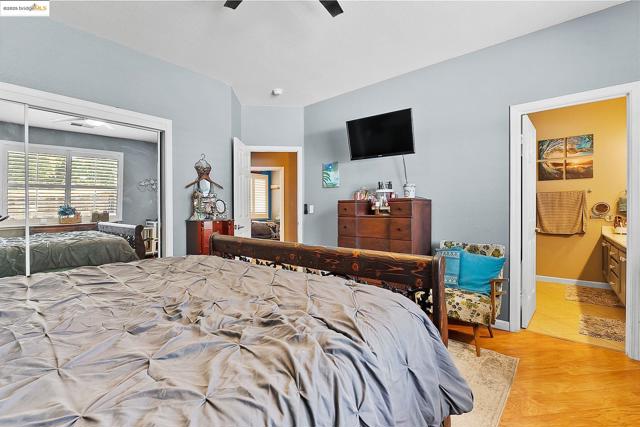 1126 Deerpark Rd, Oakley CA: https://media.crmls.org/mediaz/eaffefb0-e5ec-4717-ba38-2c3526c29d6a.jpg