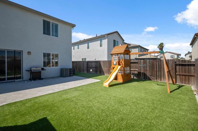 1060 Jan Avenue, Hollister CA: https://media.crmls.org/mediaz/eb005f4d-6c9c-4fc3-8136-d71b98b64030.jpg