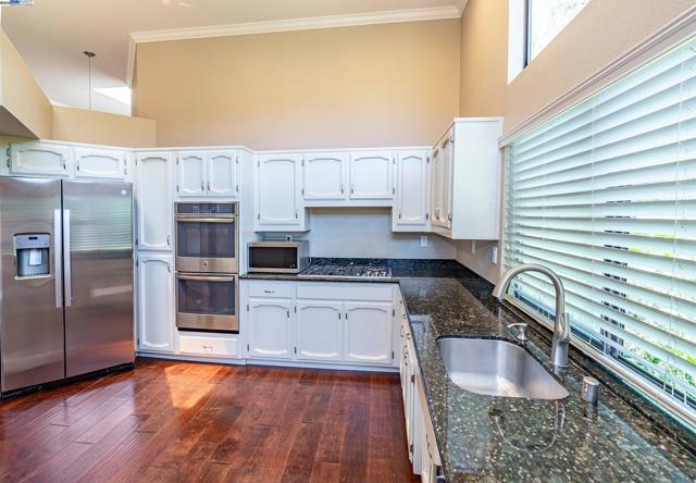 4009 W Lakeshore Drive, San Ramon CA: https://media.crmls.org/mediaz/eb00fa88-6534-456e-a7d0-fc0c17232f19.jpg