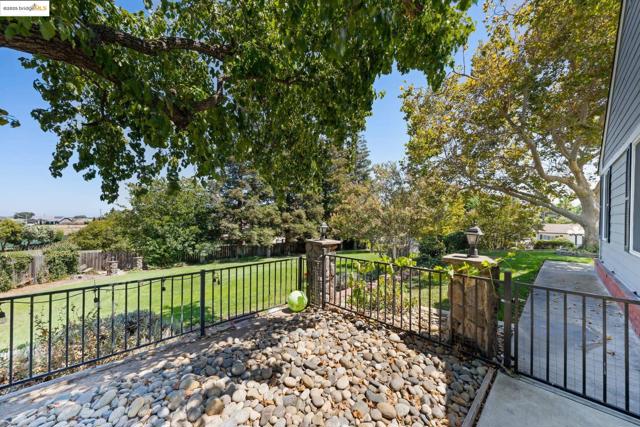 51 Cunha Ct, Oakley CA: https://media.crmls.org/mediaz/eb010adc-5eb9-47eb-af0e-cfe5e8ee4f2a.jpg
