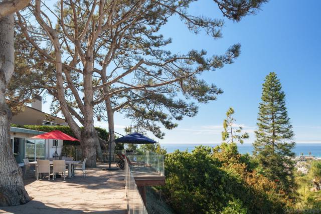 2165 Balboa Ave, Del Mar CA: https://media.crmls.org/mediaz/eb022559-efb3-4900-a7b4-2c623155ec07.jpg
