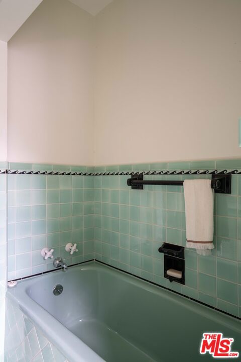 4331 4th Avenue, Los Angeles CA: https://media.crmls.org/mediaz/eb0255d3-d431-44c5-ab03-d0e61d08c264.jpg