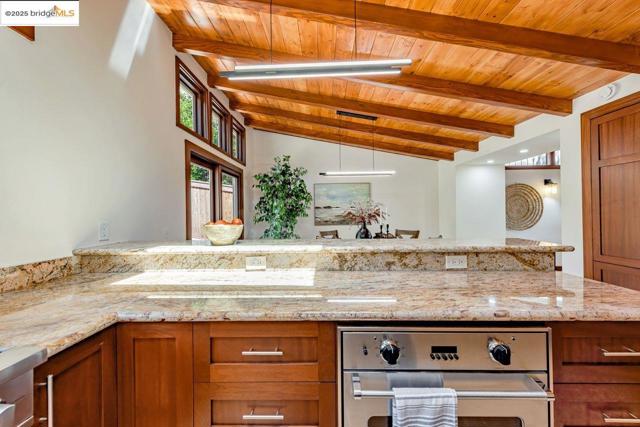 6815 Paso Robles Dr, Oakland CA: https://media.crmls.org/mediaz/eb0294c0-a2e7-4158-86b2-d12590794398.jpg