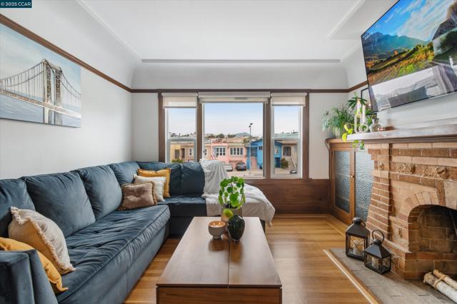 1118 GENEVA AVE, San Francisco CA: https://media.crmls.org/mediaz/eb02dbd1-5f8b-4b11-921d-76474f542c25.jpg
