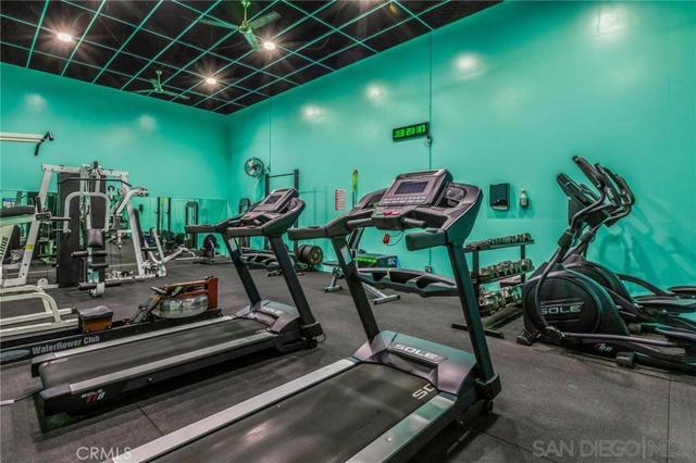 10400 Caminito Cuervo, San Diego CA: https://media.crmls.org/mediaz/eb033421-0431-4faa-a685-61a042f3c281.jpg