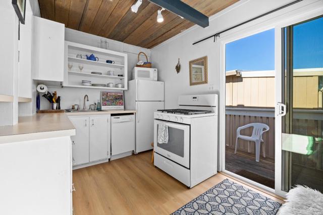 360 36th Avenue, Santa Cruz CA: https://media.crmls.org/mediaz/eb037968-7a24-48ec-87e5-98a4735ea0f7.jpg