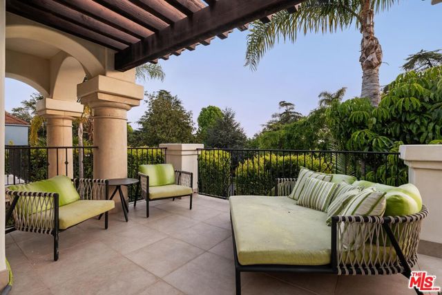 327 22nd Street, Santa Monica CA: https://media.crmls.org/mediaz/eb038f5c-9139-4212-beee-feab868e4ff8.jpg
