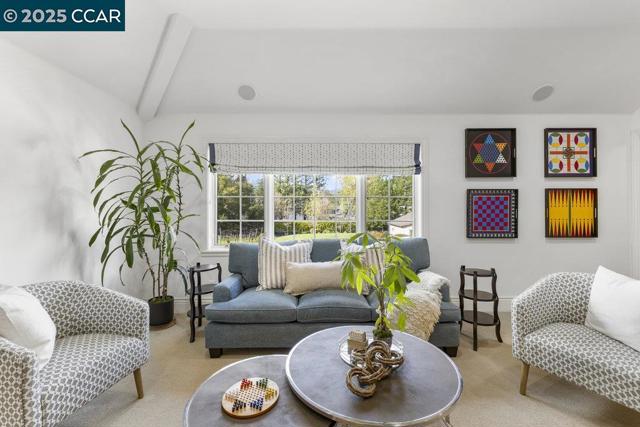 21 Meadow Lake Dr, Danville CA: https://media.crmls.org/mediaz/eb03fa88-d3df-4a98-ba2d-41c51ab9b233.jpg