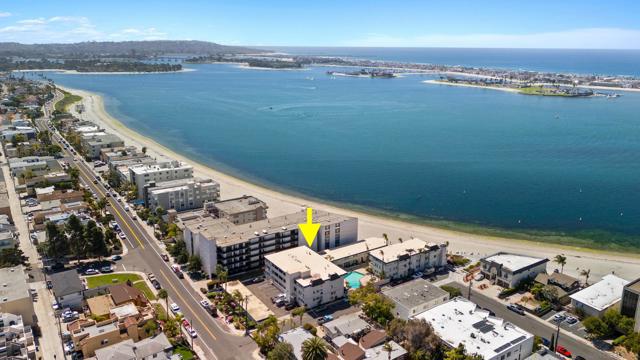 3920 Riviera Dr, Pacific Beach (San Diego) CA: https://media.crmls.org/mediaz/eb041ece-7aff-4fda-b6f5-30b8c2b2f87c.jpg
