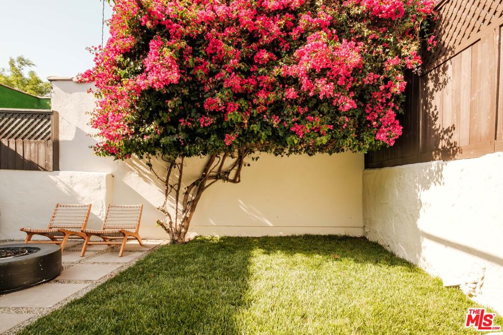 https://media.crmls.org/mediaz/eb046842-b86d-40ed-9a72-2db725c6936e.jpg?preset=X-Large