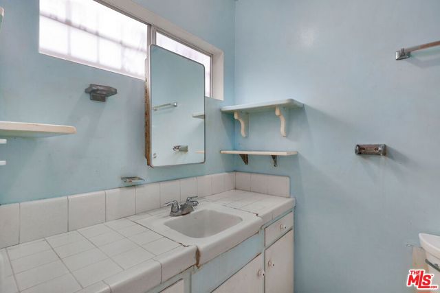 717 Marco Place, Venice CA: https://media.crmls.org/mediaz/eb0558ec-8125-41e5-aa42-a3a9c15bc6ec.jpg
