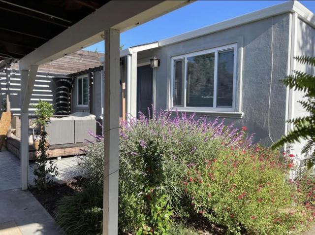 972 Haven Avenue, Redwood City CA: https://media.crmls.org/mediaz/eb056706-d23d-4758-9f98-0d2b90591e39.jpg