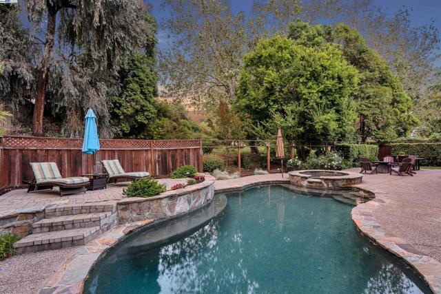 1632 Saint Norbert Dr, Danville CA: https://media.crmls.org/mediaz/eb067a00-2f1d-4e77-93a9-40cc76d4f6a1.jpg