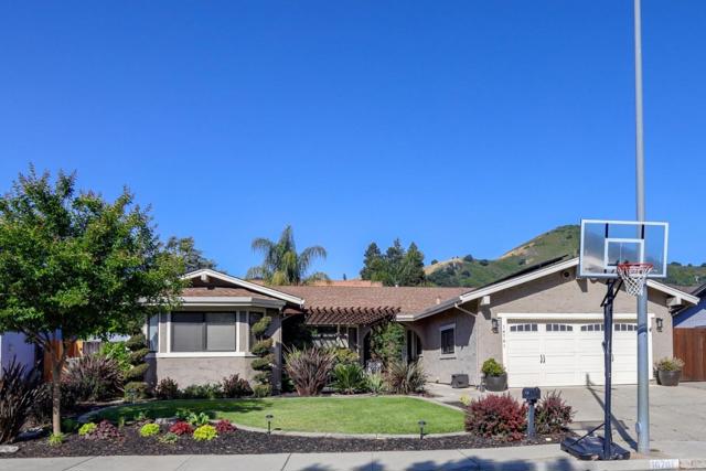 16761 Willow Creek Drive, Morgan Hill CA: https://media.crmls.org/mediaz/eb0696e9-89b5-4112-b4d2-45aea13a8089.jpg