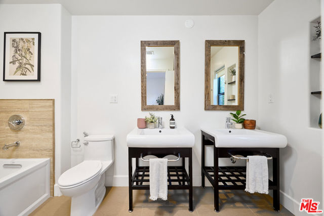 2121 Virginia Avenue, Santa Monica CA: https://media.crmls.org/mediaz/eb076964-ee55-4709-afb1-6ccbd08d1ceb.jpg