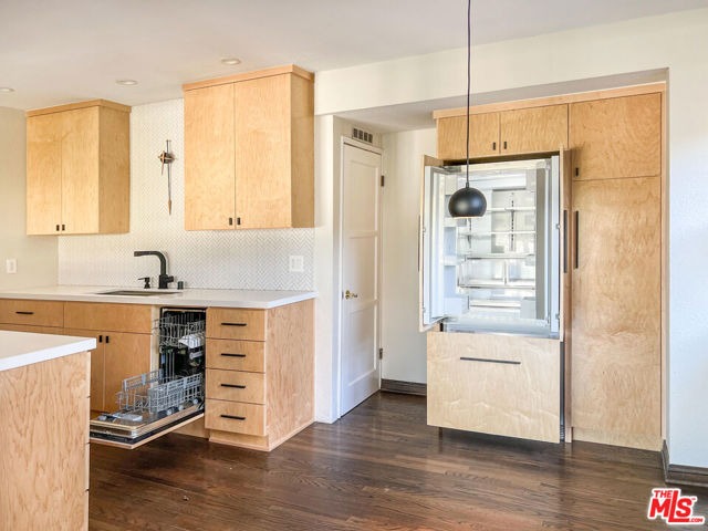 2073 VINE Street, Los Angeles CA: https://media.crmls.org/mediaz/eb076e64-fa9b-4fb1-a4c3-27d95b6bfa29.jpg