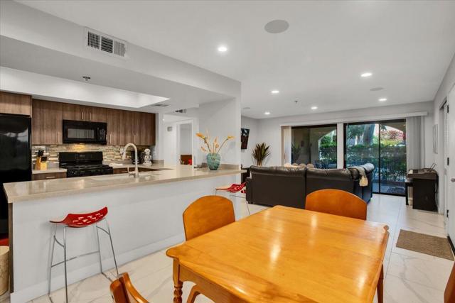 200 E Racquet Club Road, Palm Springs CA: https://media.crmls.org/mediaz/eb088a9c-8972-4dee-85d7-c977d041bd36.jpg