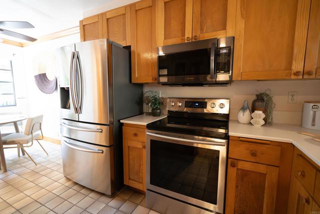 Detail Gallery Image 3 of 25 For 8840 Villa La Jolla Dr #203,  San Diego,  CA 92037 - 2 Beds | 2 Baths