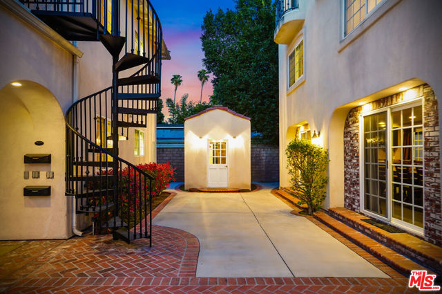 Image 38 of 58 For 10655 Camarillo Street