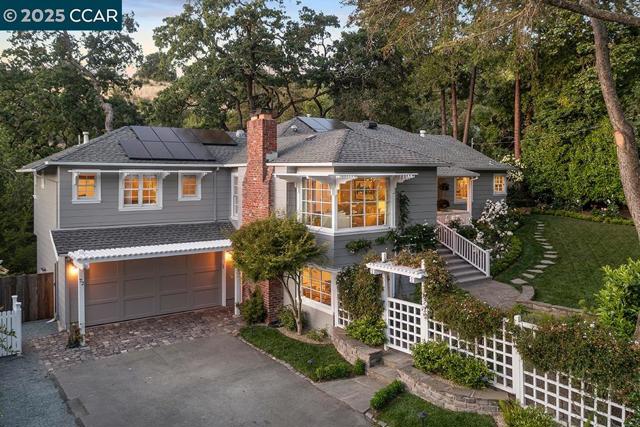 72 Davis Rd, Orinda CA: https://media.crmls.org/mediaz/eb091d8a-2c64-4887-a85e-c4d743e9fabd.jpg