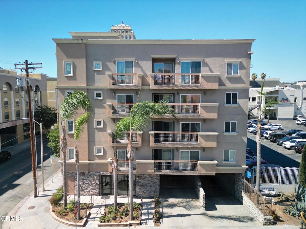 3855 Ingraham Street #204