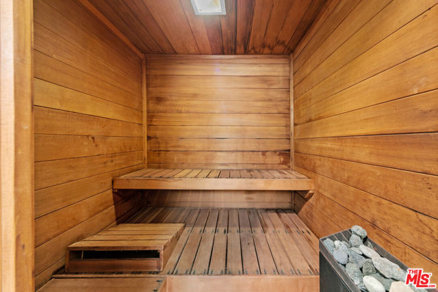 24928 Malibu Road, Malibu CA: https://media.crmls.org/mediaz/eb09fda6-ee4e-4d5b-830a-779453d984d2.jpg