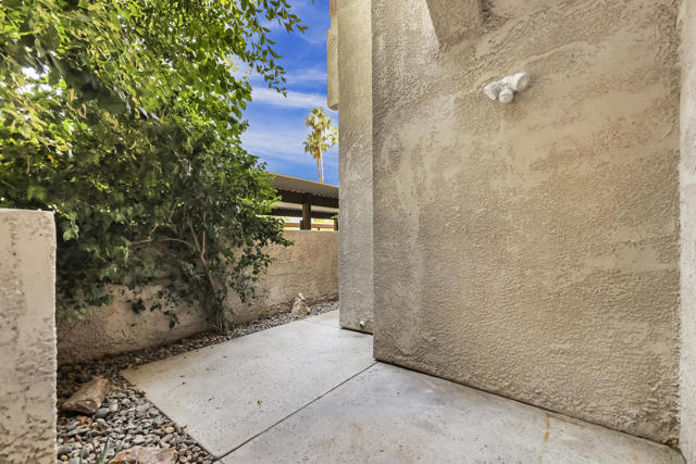 Image 24 of 41 For 2601 Broadmoor Drive 2