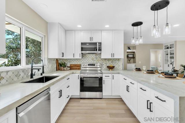 13725 Adrian St, Poway CA: https://media.crmls.org/mediaz/eb0adeb9-498f-48bb-a5b7-86978b2bc2f8.jpg