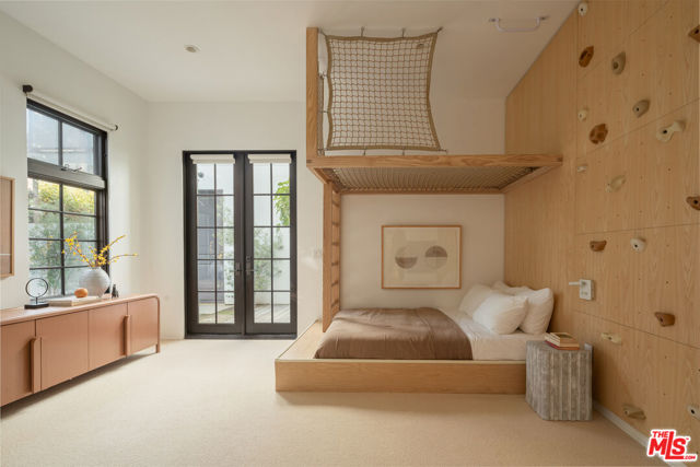 509 Santa Clara Avenue, Venice CA: https://media.crmls.org/mediaz/eb0af3f1-6337-4720-9d27-e40b4eda8819.jpg