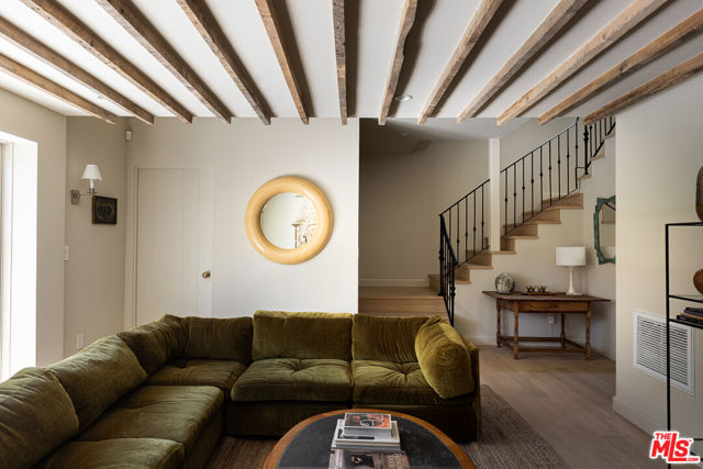 4228 Los Nietos Drive, Los Angeles CA: https://media.crmls.org/mediaz/eb0b4953-367a-4013-aad5-a68efab2570a.jpg