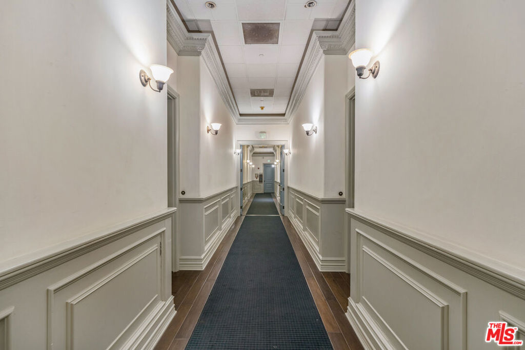 https://media.crmls.org/mediaz/eb0bda5d-0a63-4a31-b428-b7660250011a.jpg?preset=X-Large