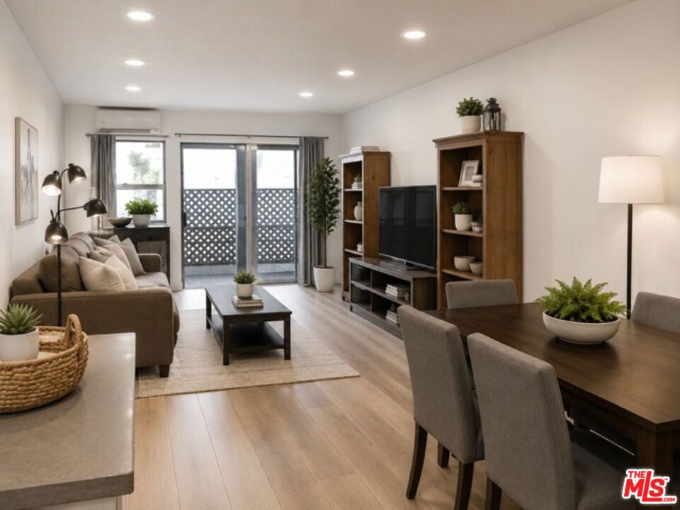 1118 Valencia Street #114