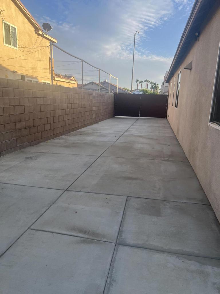 https://media.crmls.org/mediaz/eb0c6a33-a014-4242-9aad-1146f6141a3f.jpg?preset=X-Large