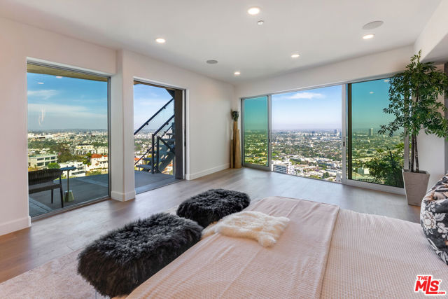 8654 Hollywood Boulevard, Los Angeles CA: https://media.crmls.org/mediaz/eb0d71e1-63e0-413c-8646-cb158851e19f.jpg