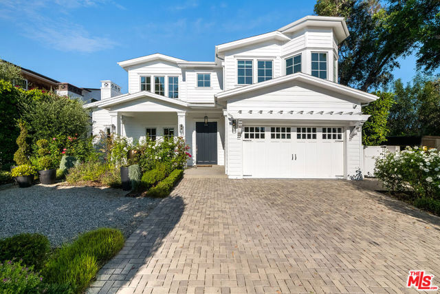 4402 Ledge Avenue, Toluca Lake CA: https://media.crmls.org/mediaz/eb0ea405-3dab-42c6-956d-06da0b00fd18.jpg