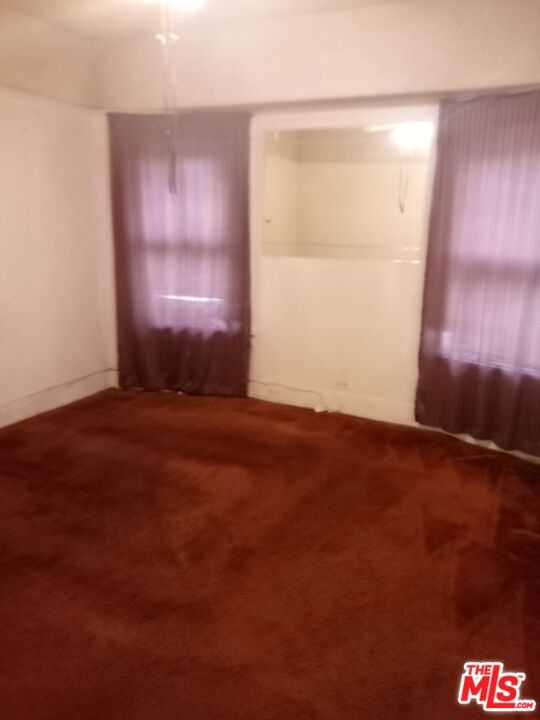 815 W 50th Street, Los Angeles CA: https://media.crmls.org/mediaz/eb0f0b0a-7849-4579-b65a-47238d0d0e84.jpg