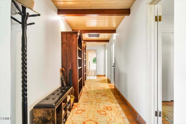 515 Del Oro Drive, Ojai CA: https://media.crmls.org/mediaz/eb0f4b19-5538-4140-aab1-6d2ea2e30d4b.jpg