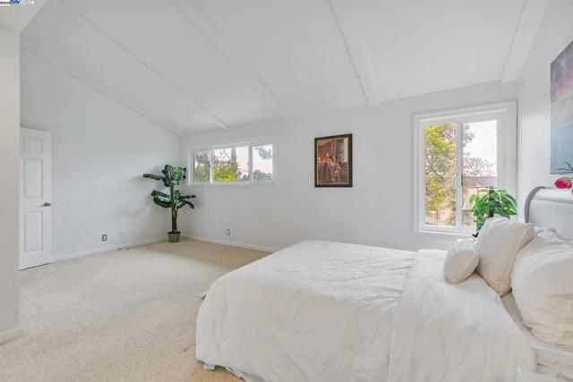 208 Siskiyou Ct, Walnut Creek CA: https://media.crmls.org/mediaz/eb0f4fea-ac63-42b7-9995-1ff1ca28c400.jpg