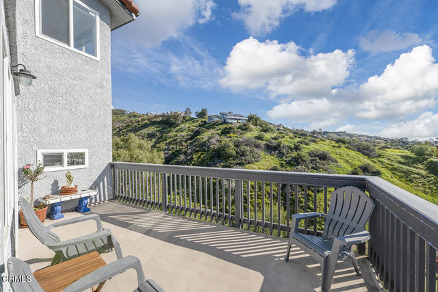 542 San Clemente Way, Camarillo CA: https://media.crmls.org/mediaz/eb0fce83-3d96-454b-9067-7d9efec8b7eb.jpg