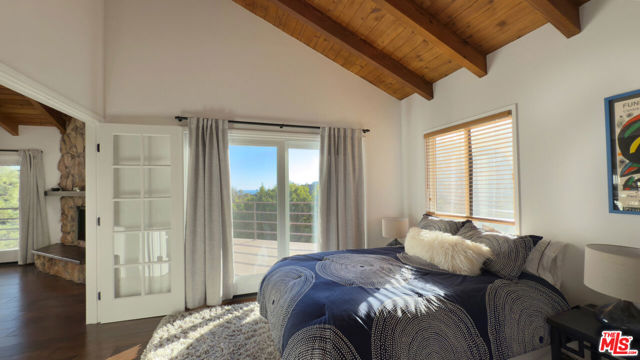 26533 Ocean View Drive, Malibu CA: https://media.crmls.org/mediaz/eb0ff0fb-4db2-4702-8a4f-ed484a102f06.jpg