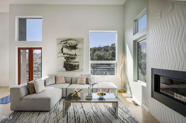 Detail Gallery Image 11 of 48 For 475 Rustic Dr, Los Angeles,  CA 90065 - 3 Beds | 3/1 Baths