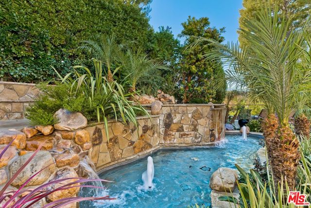 Drew Fenton | 10212 Briarwood Drive Los Angeles CA | MLS: 7608311