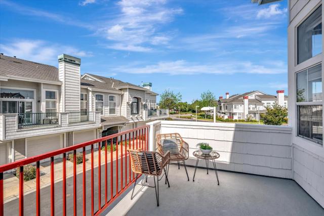 585 Shoal Circle,  CA: https://media.crmls.org/mediaz/eb10b791-a07a-4b97-a0dd-d71c904e4c95.jpg